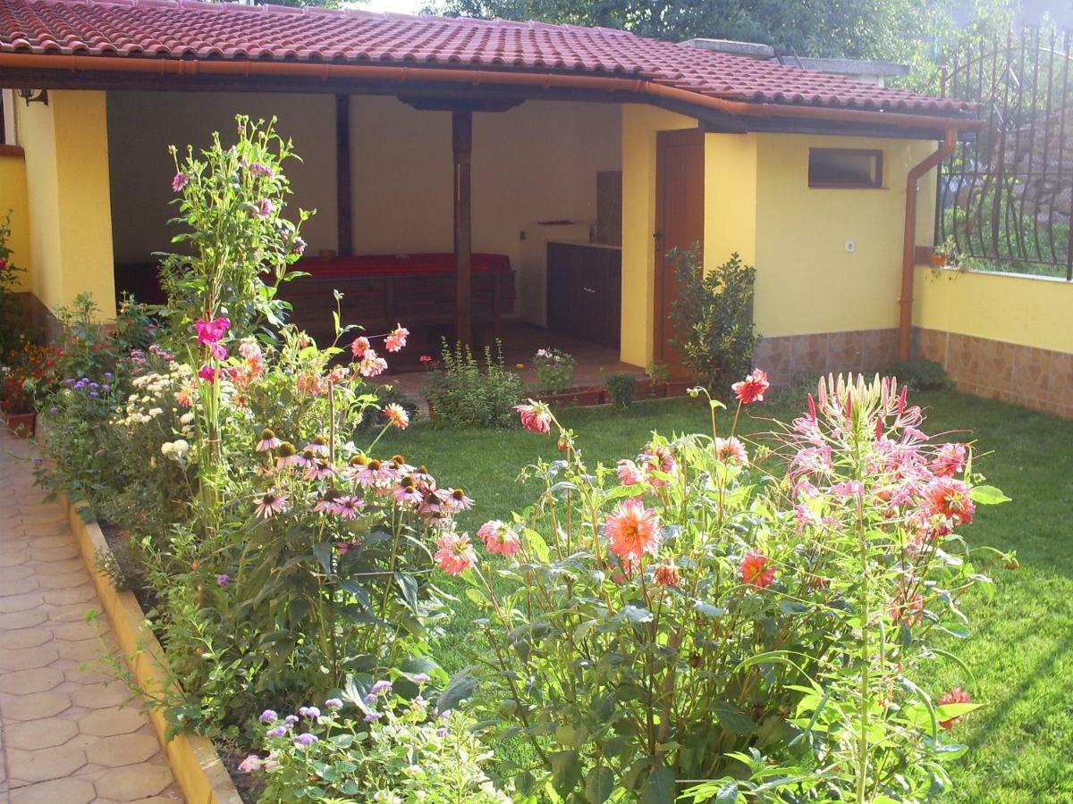Къща За Гости Фантазия Triavna Exterior foto